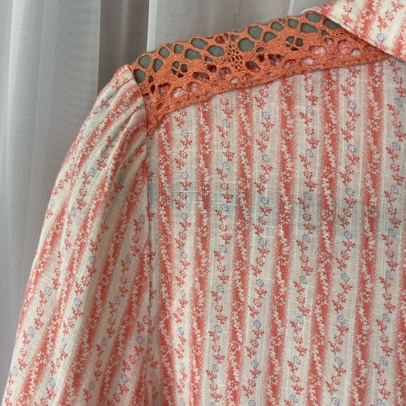 Free People buttons up bohemian dress with long sleeves.Perfect for summer. - Picture 4 of 10